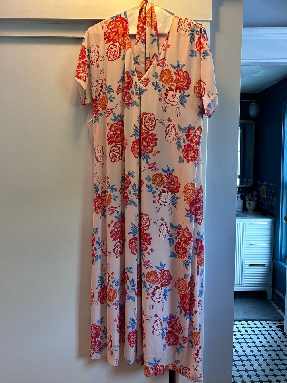 Floral wrap wedding guest dress - Picture 2 of 13